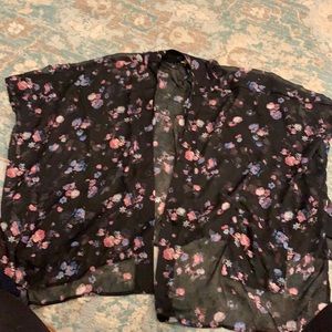Jr’s Arizona Sheer Black Floral Kimono with pockets